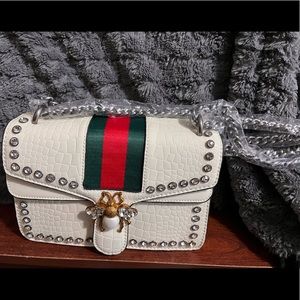 Designer Shoulder Bag, Fashion Bee w/Chain Strap, Cream Faux Croc Leather